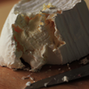 Pourquoi une paille dans le fromage de chèvre ?